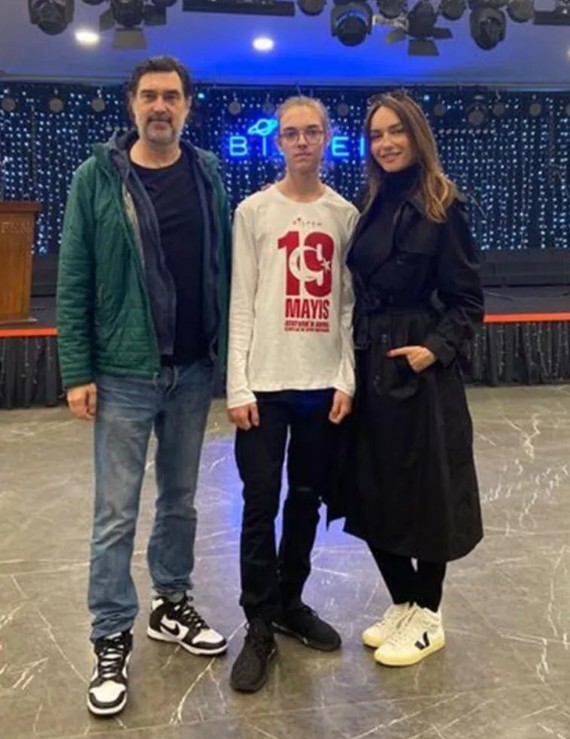 Eski eşiyle fotoğrafını paylaştı!